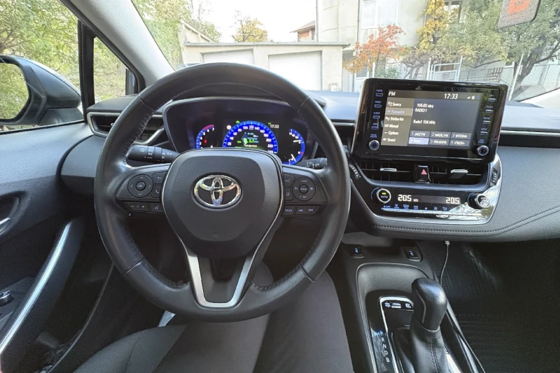 Toyota Corolla 1.8 Executive, снимка 7 - Автомобили и джипове - 52191582