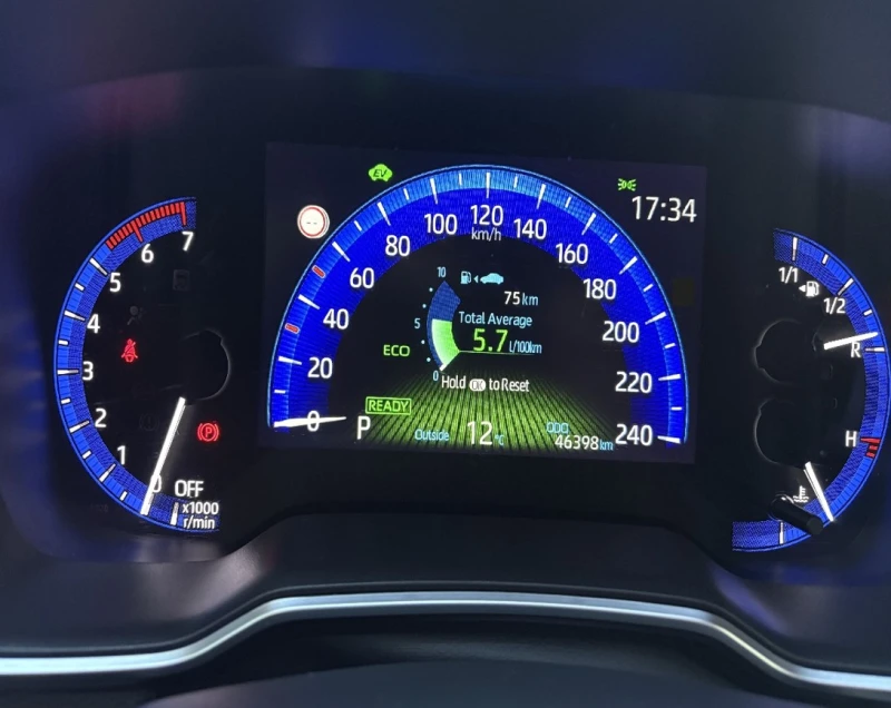 Toyota Corolla 1.8 Executive, снимка 8 - Автомобили и джипове - 52191582