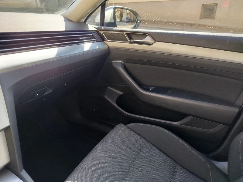 VW Passat B 8 Comfort line, снимка 13 - Автомобили и джипове - 52256413