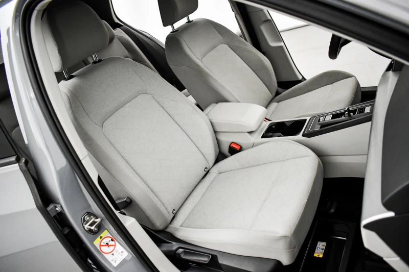 VW Golf 1.5eTSI, снимка 10 - Автомобили и джипове - 52679498