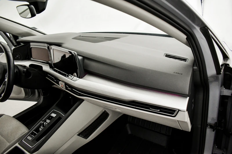 VW Golf 1.5eTSI, снимка 8 - Автомобили и джипове - 52679498