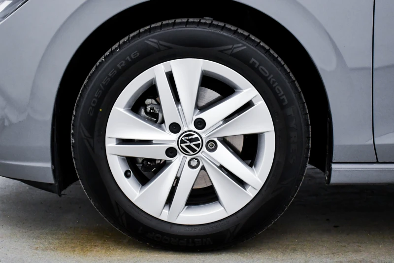 VW Golf 1.5eTSI, снимка 17 - Автомобили и джипове - 52679498