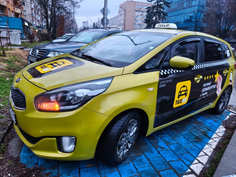 Kia Carens, снимка 2 - Автомобили и джипове - 53388931