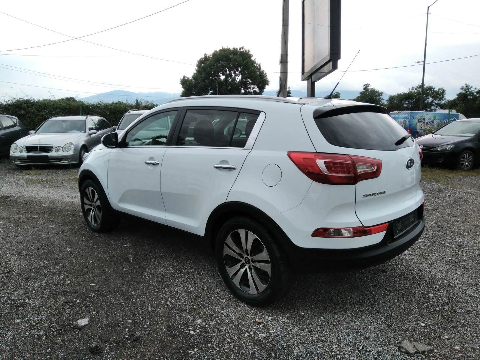 Kia Sportage 1.7-CRDI-116к.с;СТЪКЛЕН ТАВАН;АВТОПИЛОТ;ПАРКТРОНИК - изображение 6