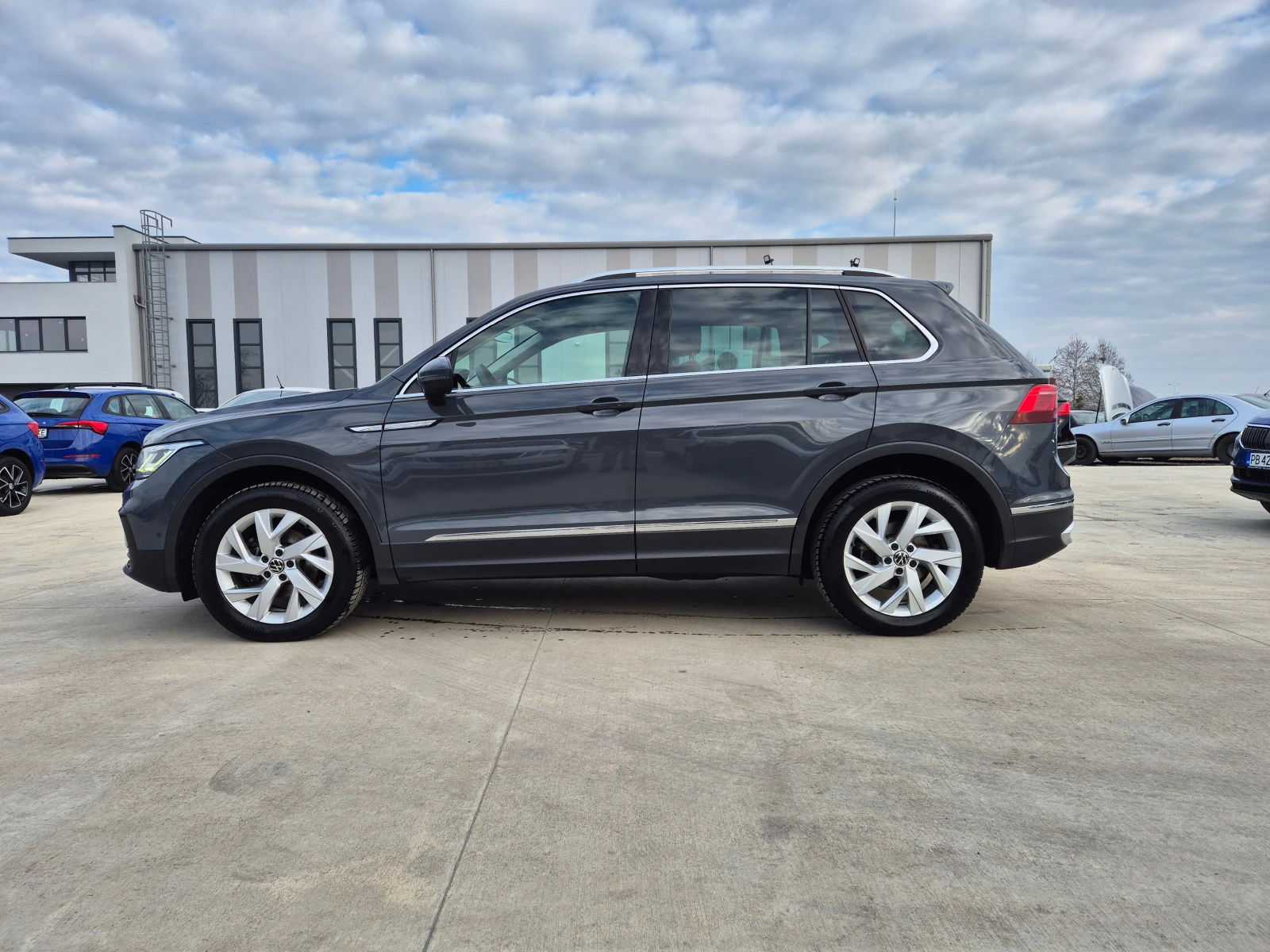 VW Tiguan Elegance= С-Гаранция-4х4-2.0TDI-А/Т-150кс. - изображение 2