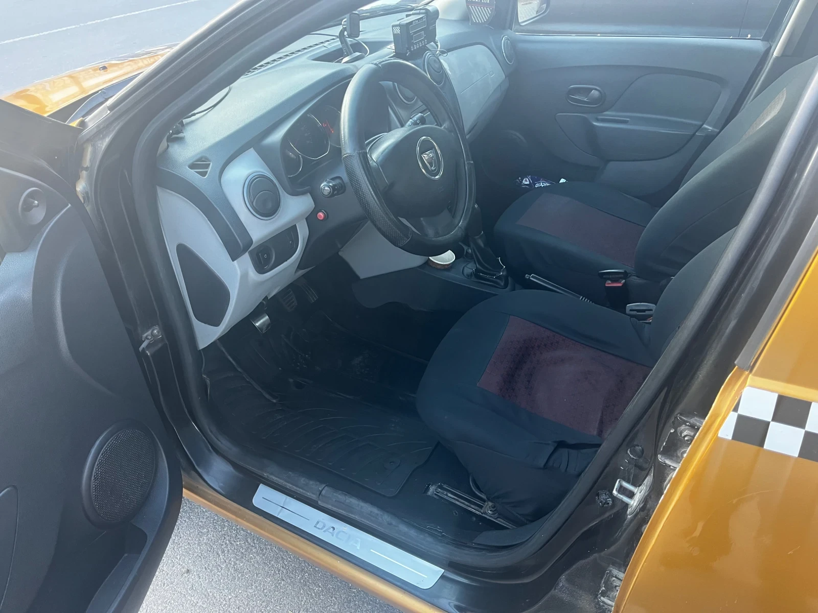 Dacia Sandero 1, 2 газ, снимка 3 - Автомобили и джипове - 53771987