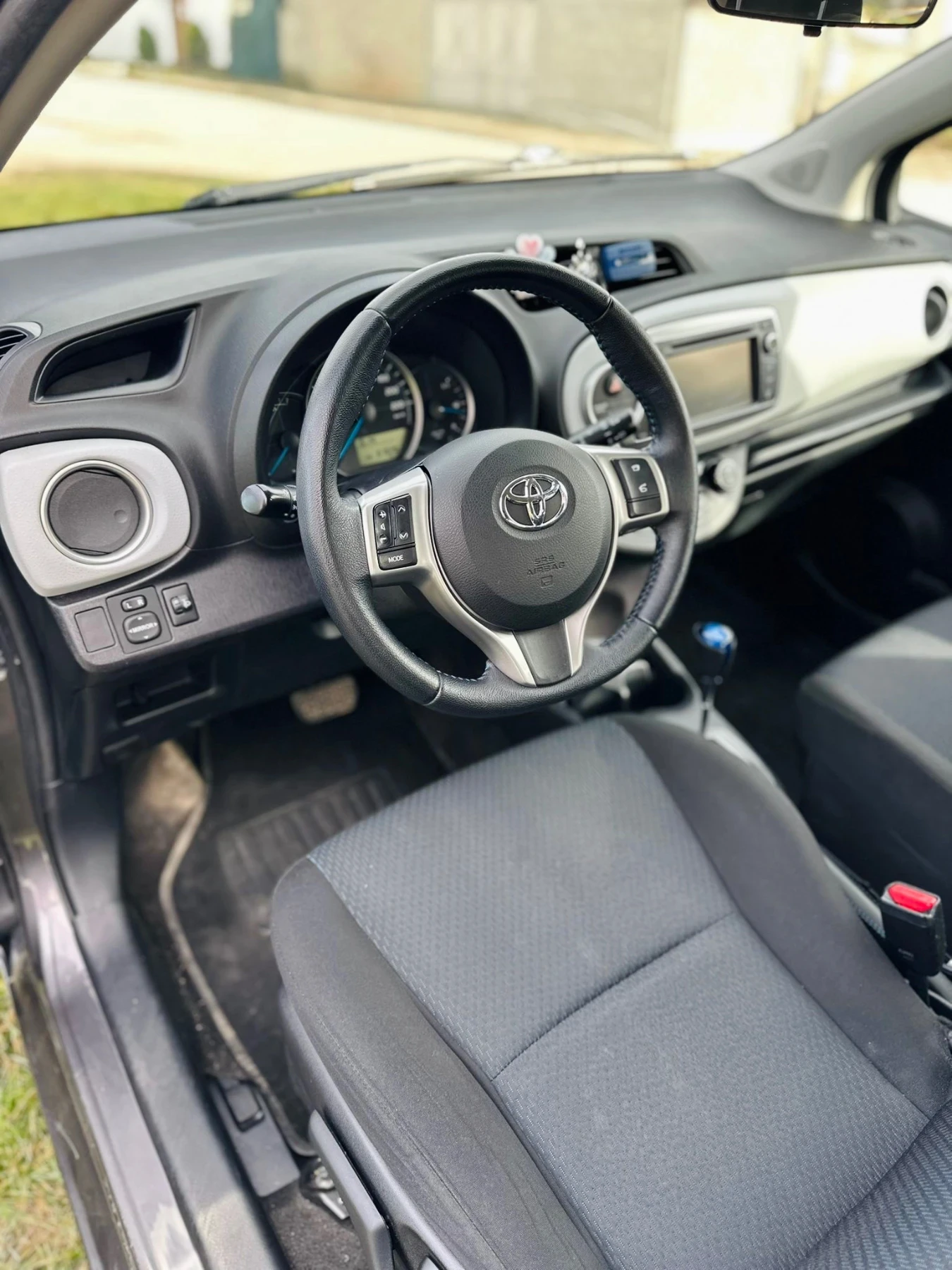 Toyota Yaris Toyota Yaris 1.5 Hybrid, Автоматик, Камера, Навига, снимка 12 - Автомобили и джипове - 53779366