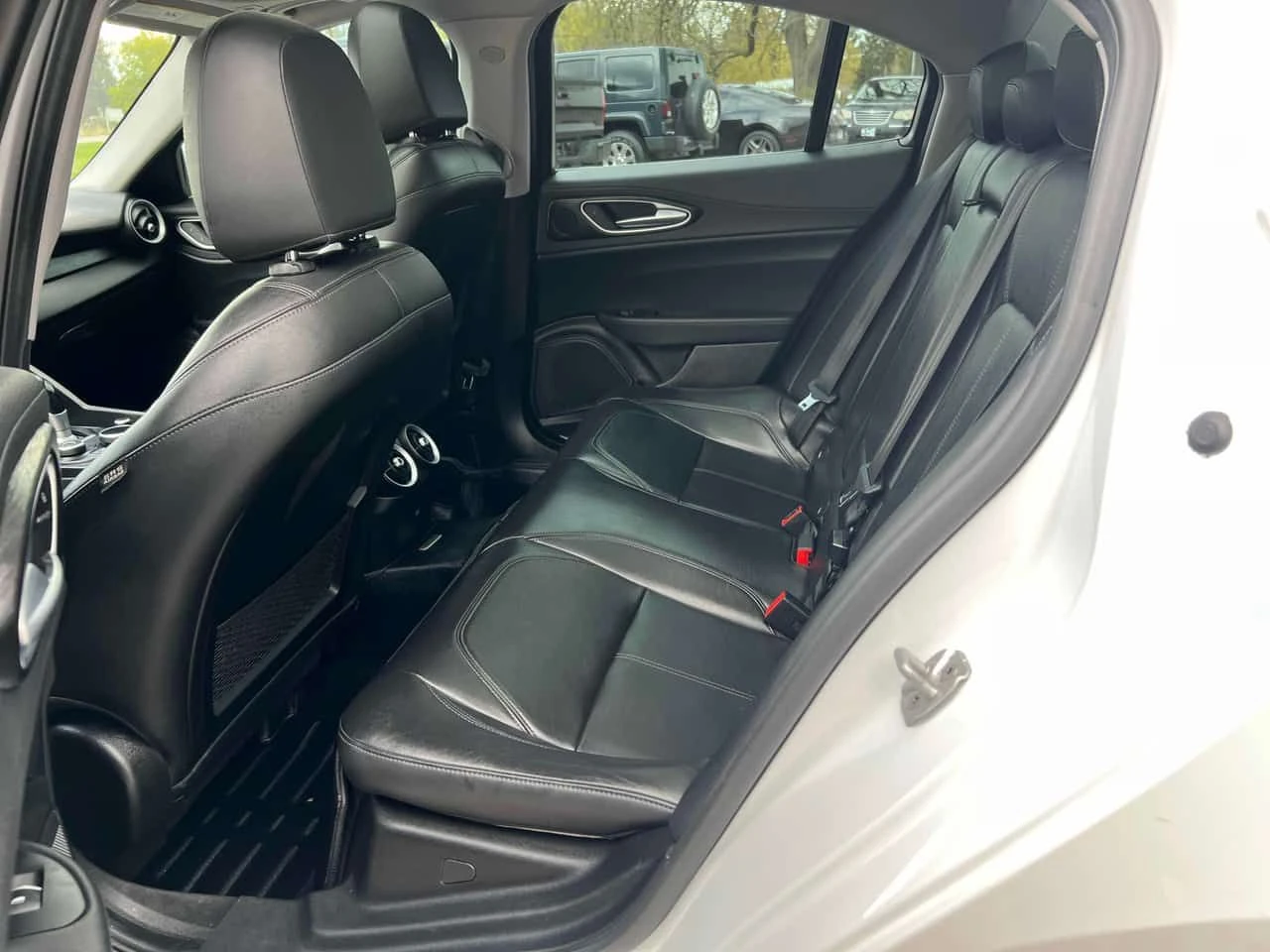 Alfa Romeo Giulia * Q4 * ПОДГРЕВ * NAVI * ZF8, снимка 14 - Автомобили и джипове - 54380016