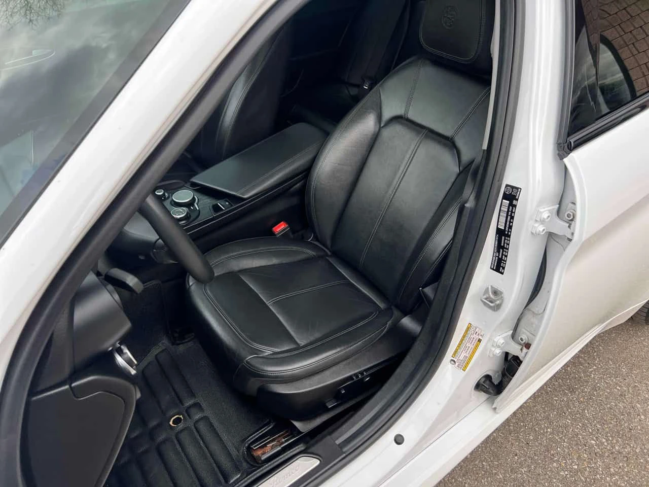 Alfa Romeo Giulia * Q4 * ПОДГРЕВ * NAVI * ZF8, снимка 15 - Автомобили и джипове - 54380016