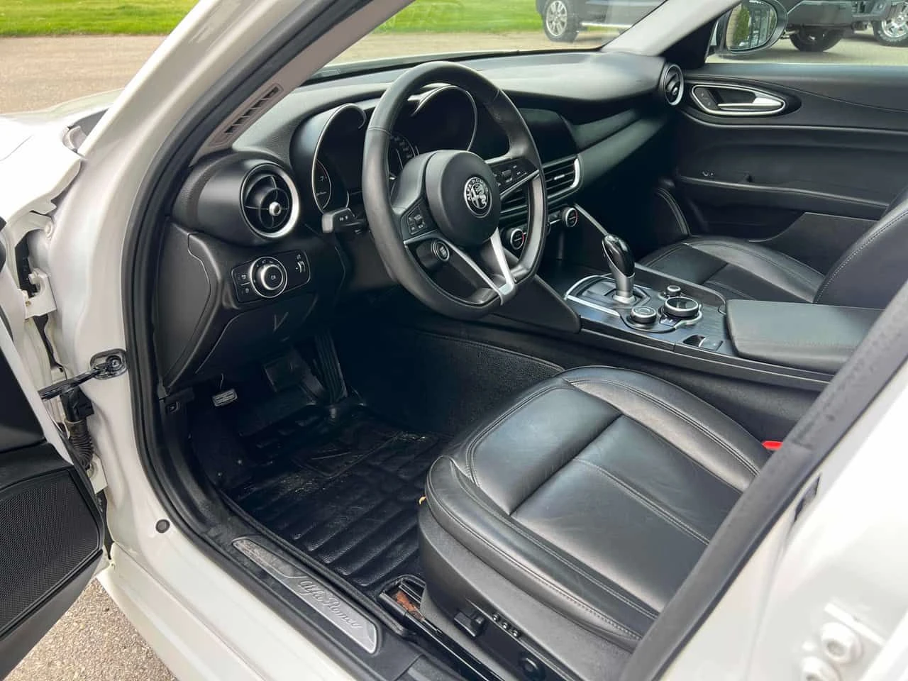 Alfa Romeo Giulia * Q4 * ПОДГРЕВ * NAVI * ZF8, снимка 5 - Автомобили и джипове - 54380016
