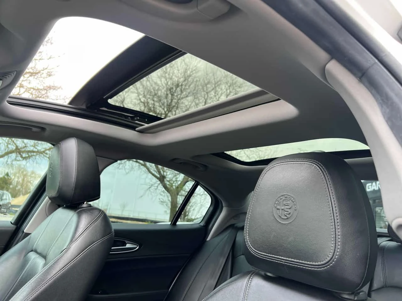Alfa Romeo Giulia * Q4 * ПОДГРЕВ * NAVI * ZF8, снимка 16 - Автомобили и джипове - 54380016