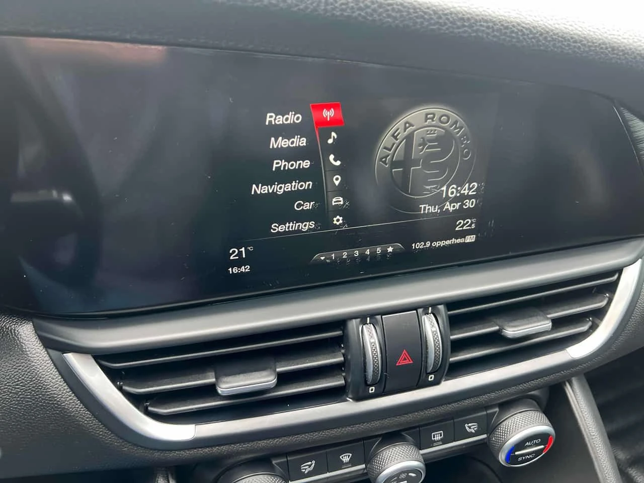 Alfa Romeo Giulia * Q4 * ПОДГРЕВ * NAVI * ZF8, снимка 10 - Автомобили и джипове - 54380016