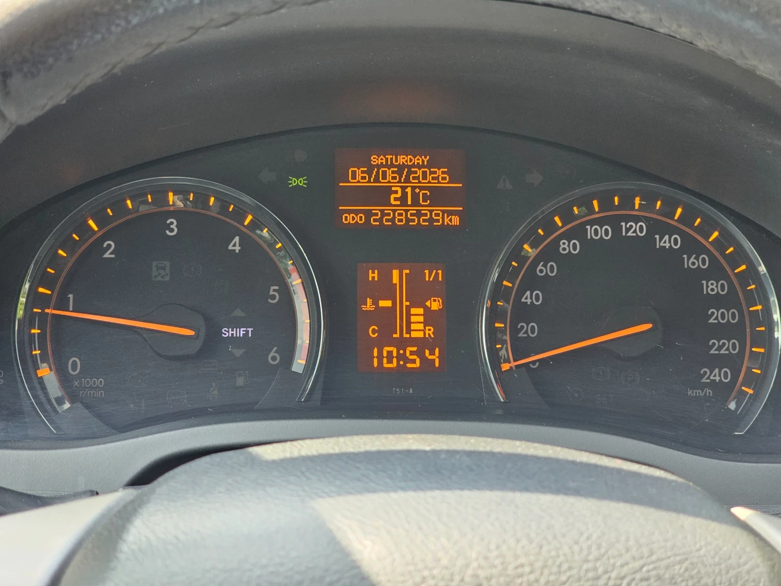 Toyota Avensis 2.0 D4D, снимка 10 - Автомобили и джипове - 54802001