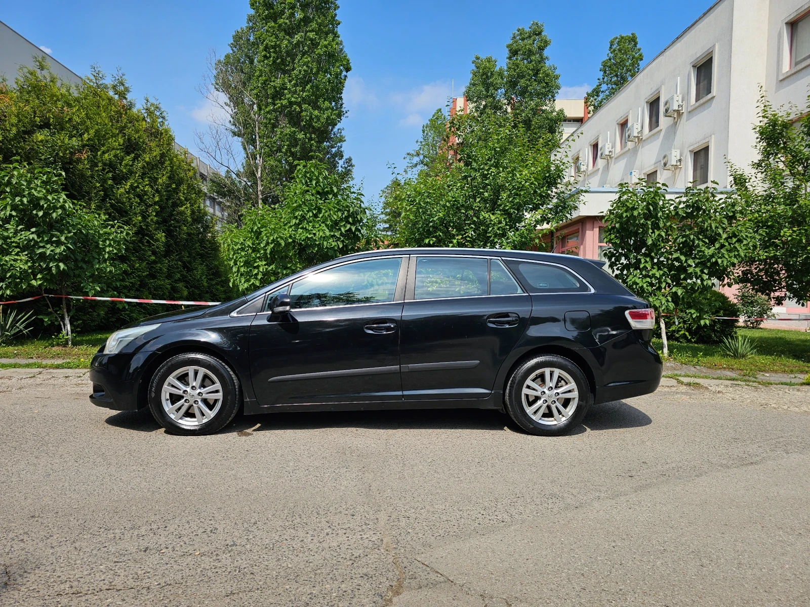 Toyota Avensis 2.0 D4D, снимка 4 - Автомобили и джипове - 54802001