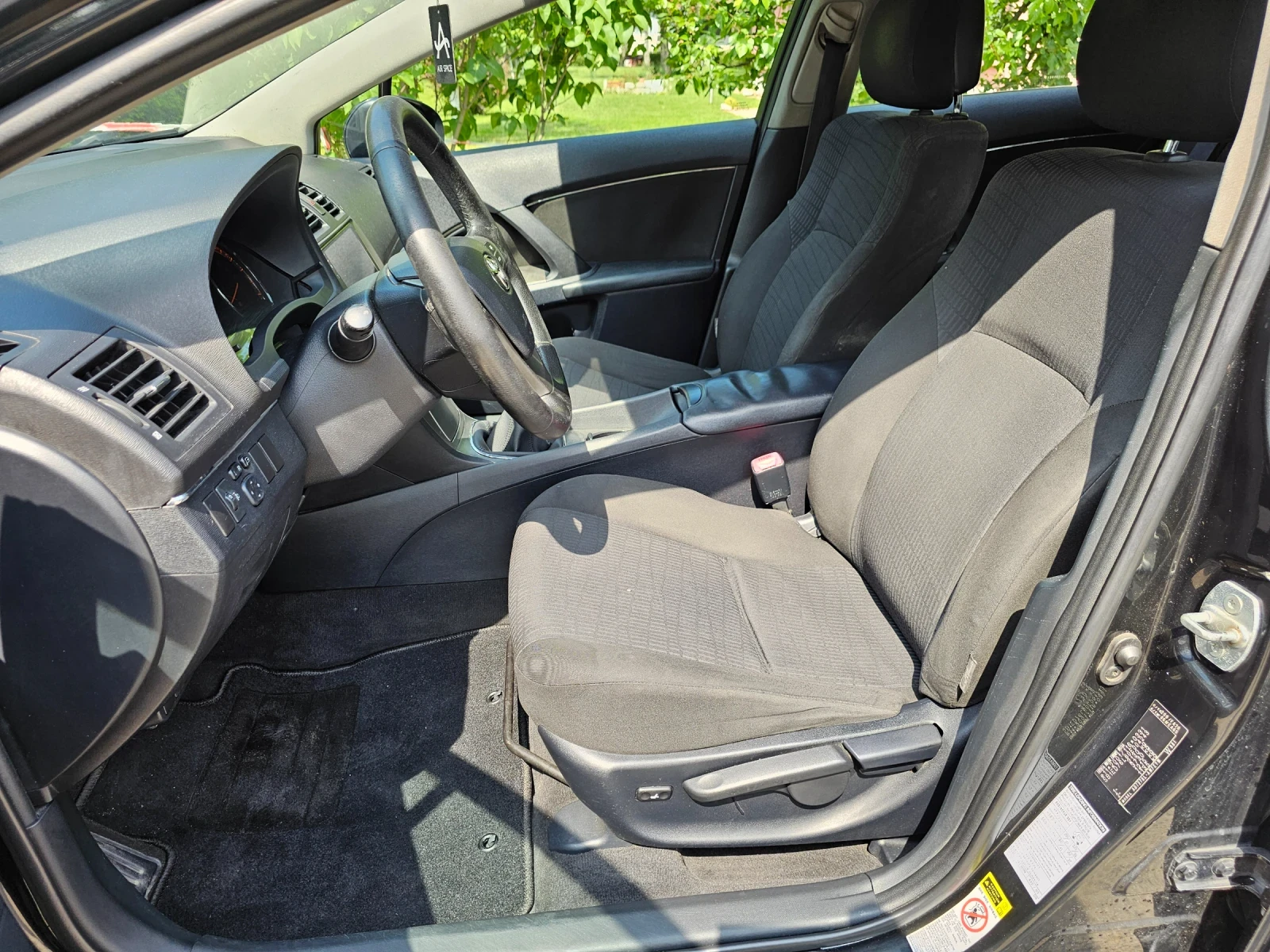 Toyota Avensis 2.0 D4D, снимка 9 - Автомобили и джипове - 54802001