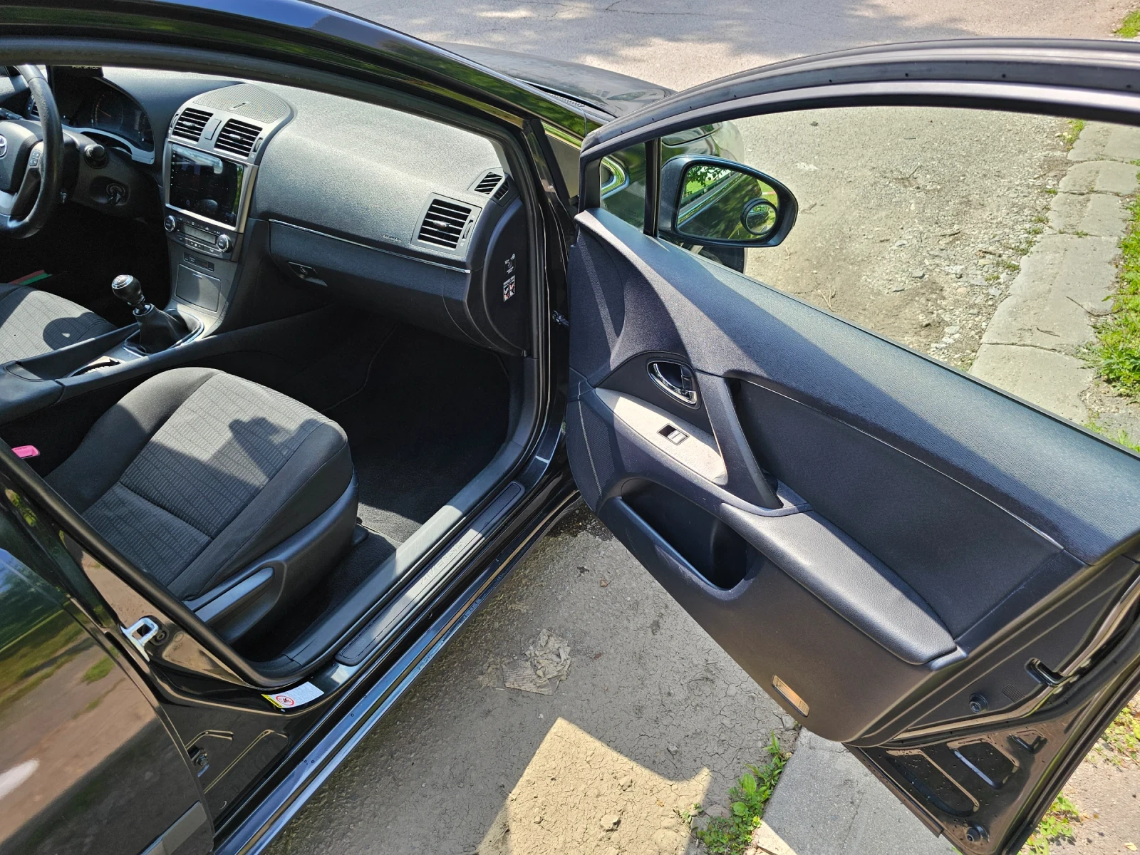 Toyota Avensis 2.0 D4D, снимка 17 - Автомобили и джипове - 54802001