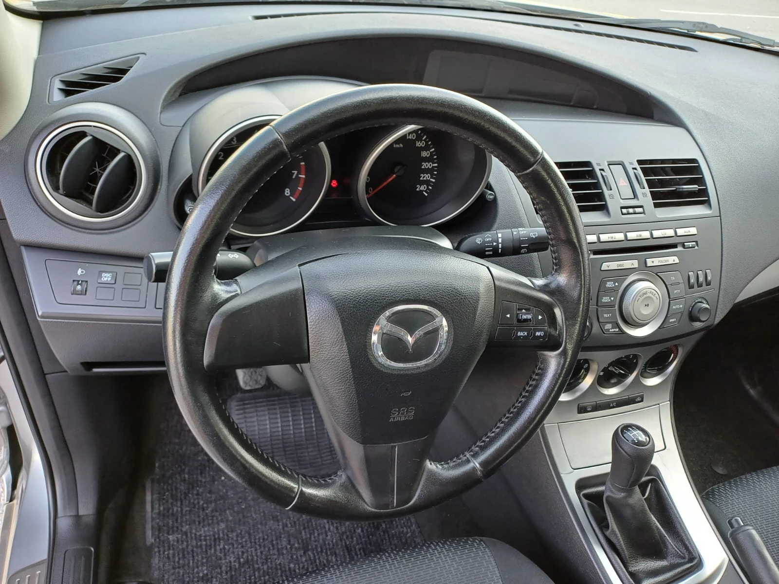 Mazda 3 1.6 Benzin 105k.s., снимка 8 - Автомобили и джипове - 55019659