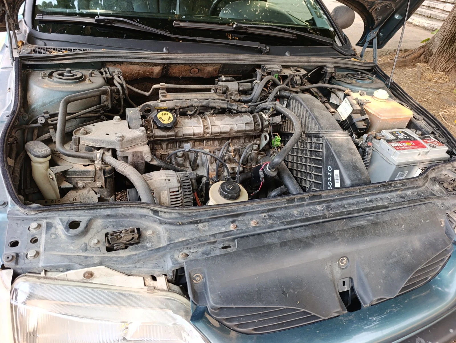 Renault Laguna 1.8 ГАЗ, снимка 9 - Автомобили и джипове - 55791736