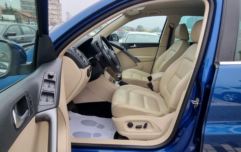 VW Tiguan 2.0TDI * * 4X4* * ПЪЛНА ГАРАНЦИЯ!!!, снимка 7 - Автомобили и джипове - 52653045