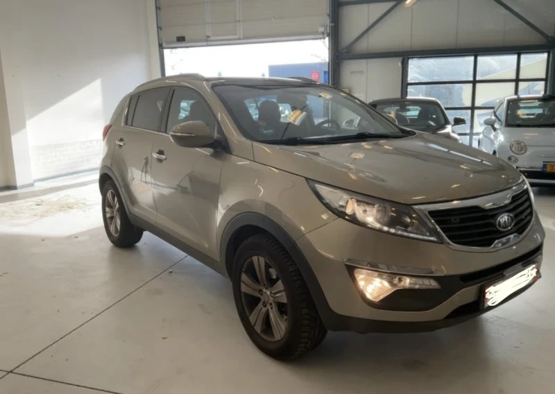 Kia Sportage 1.6, снимка 2 - Автомобили и джипове - 53300282