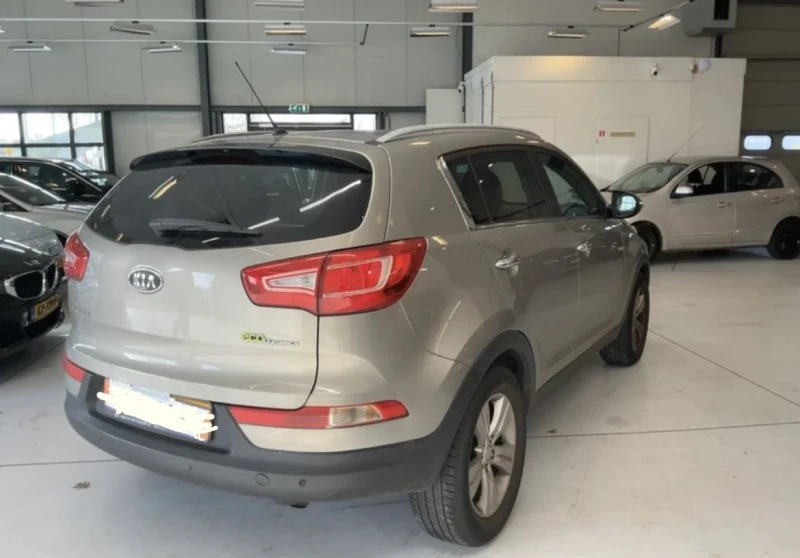 Kia Sportage 1.6, снимка 3 - Автомобили и джипове - 53300282