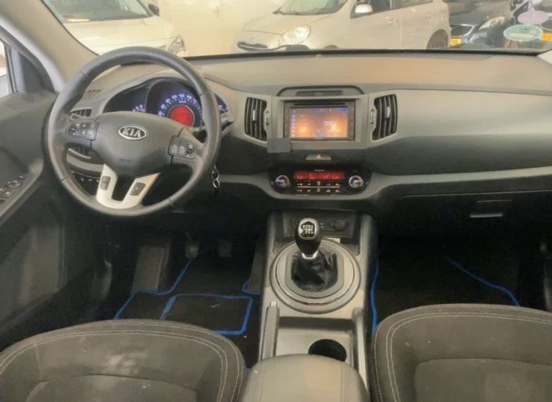 Kia Sportage 1.6, снимка 6 - Автомобили и джипове - 53300282