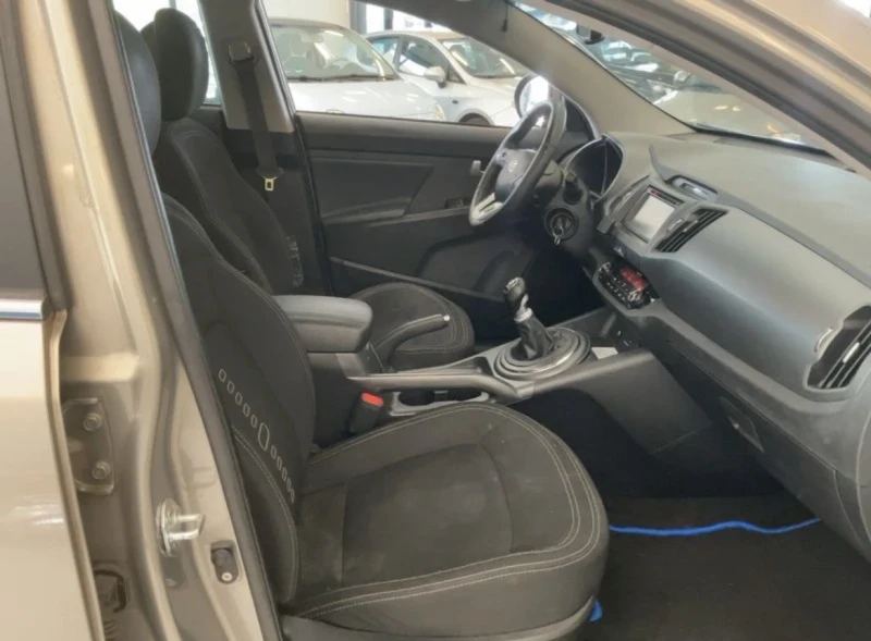 Kia Sportage 1.6, снимка 5 - Автомобили и джипове - 53300282