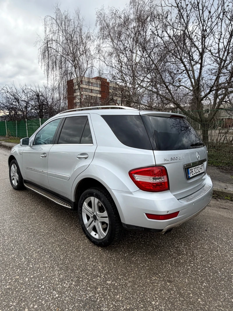 Mercedes-Benz ML 300, снимка 4 - Автомобили и джипове - 53403853