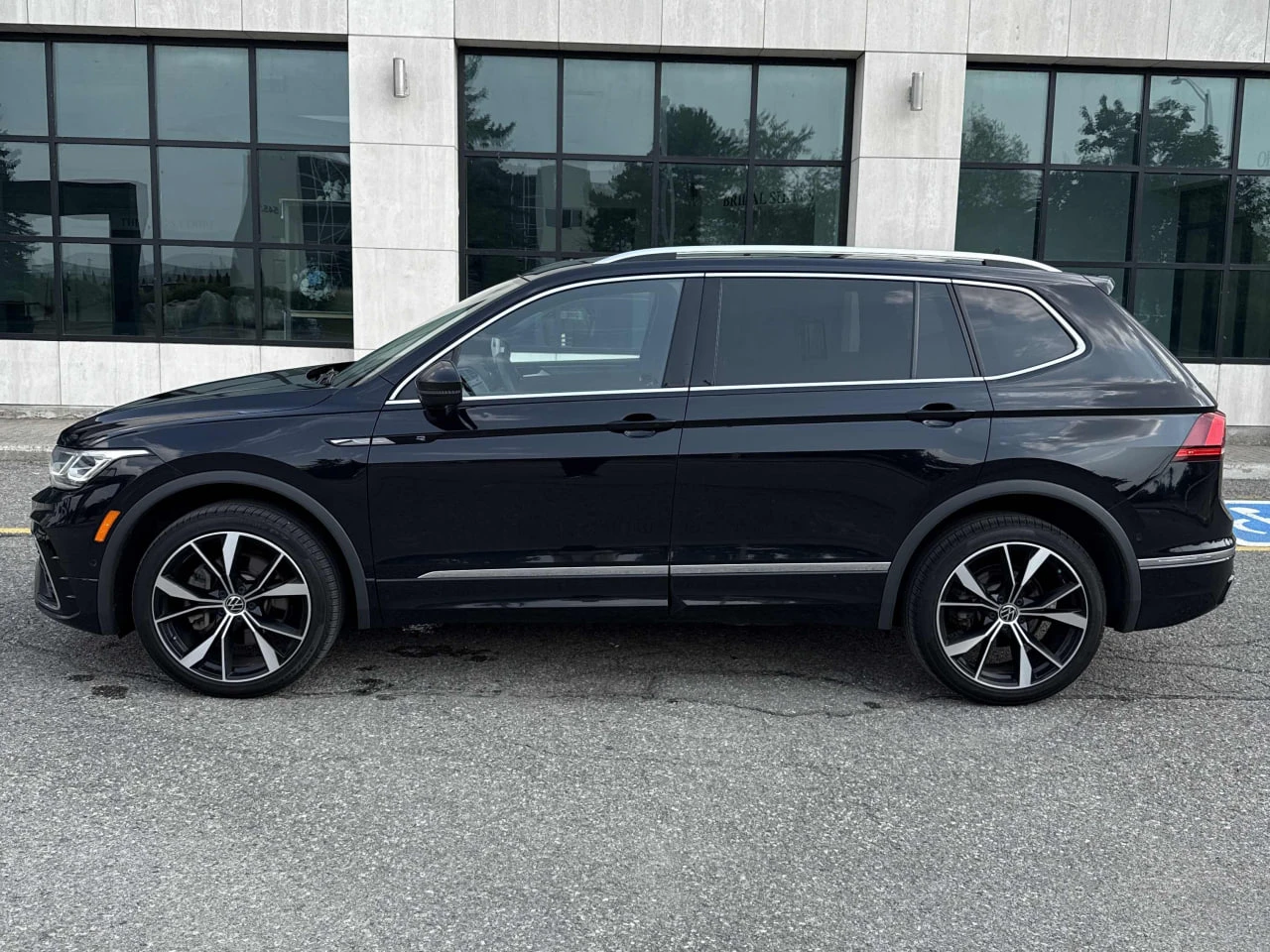 VW Tiguan CARFAX* АВТОФИНАНСИРАНЕ* БЕЗ ПЪРВОНАЧАЛНА ВНОСКА*  - изображение 2