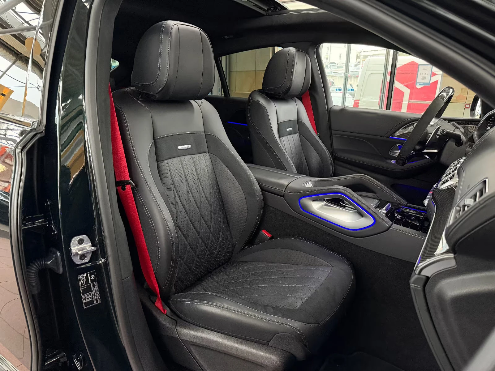 Mercedes-Benz GLE 63 S AMG COUPE/612HP/PANO/360/HUD/BURM/CARBON/510z, снимка 13 - Автомобили и джипове - 55119171
