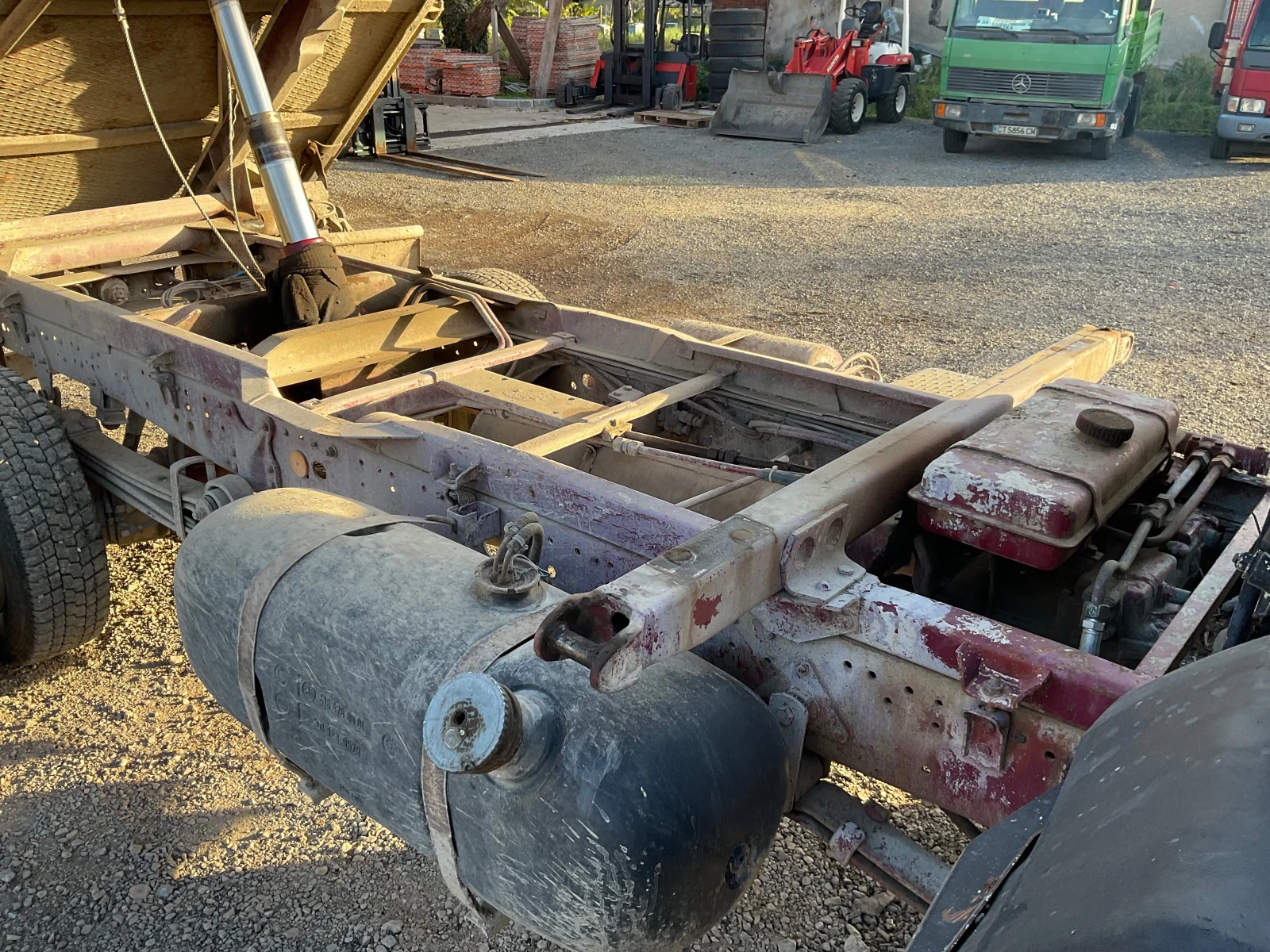 Mercedes-Benz 914 Самосвал  - изображение 3