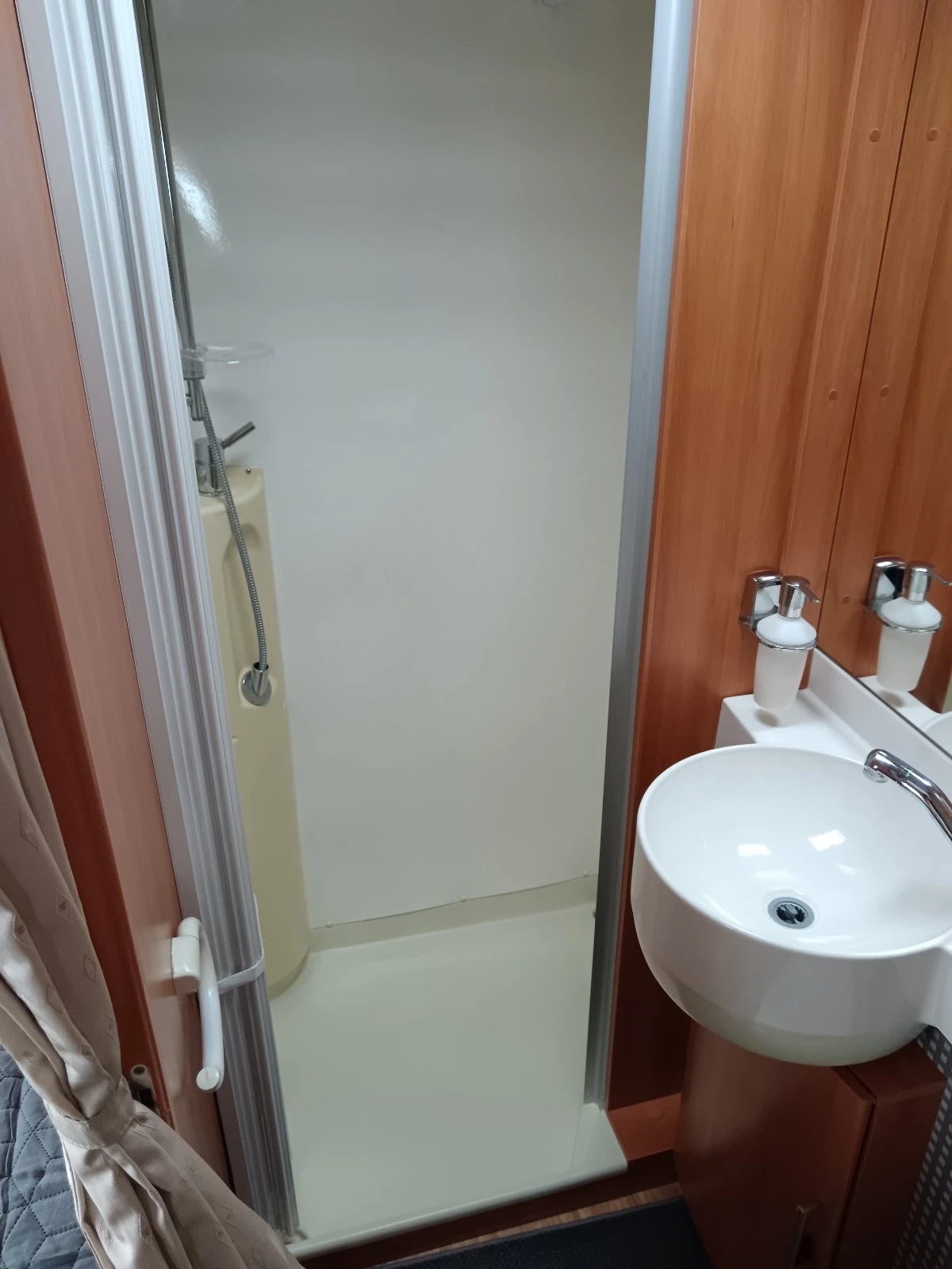 Кемпер HYMER / ERIBA B654SL, снимка 14 - Каравани и кемпери - 54208956