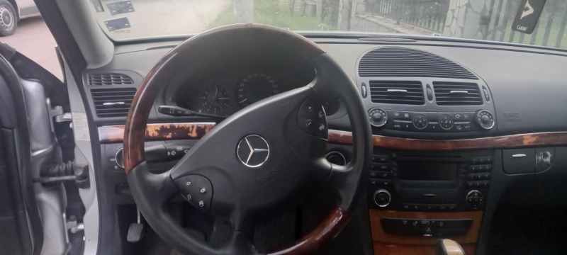 Mercedes-Benz E 270, снимка 11 - Автомобили и джипове - 46448369