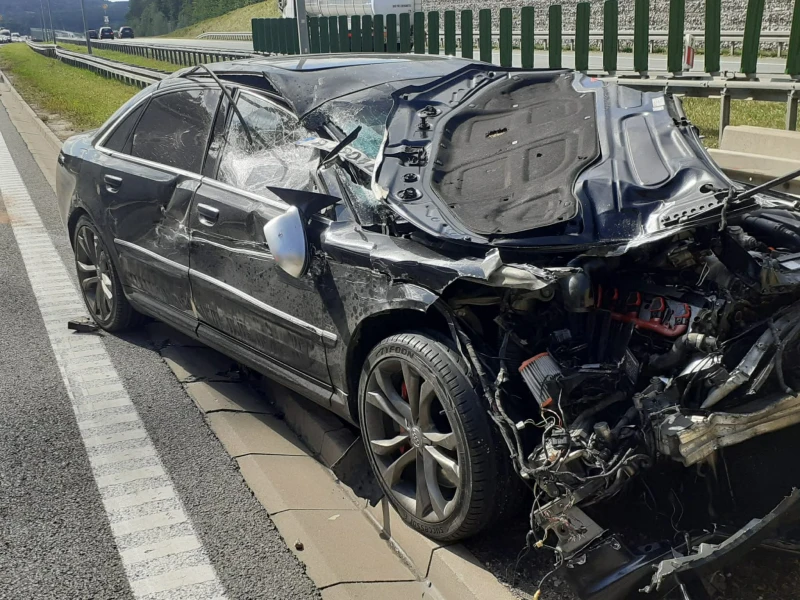 Audi S8 5.2 450hp, снимка 3 - Автомобили и джипове - 52496264