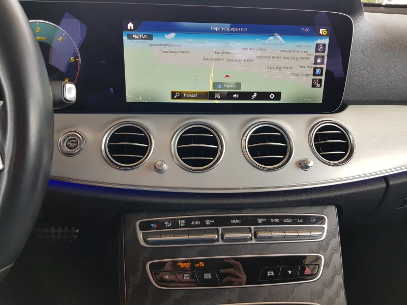 Mercedes-Benz E 220 D 4matic AMG FACELIFT /07/2021 г. ЛИЗИНГ, снимка 13 - Автомобили и джипове - 53245007