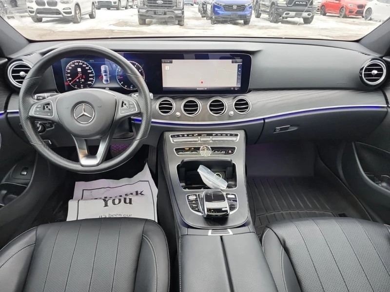 Mercedes-Benz E 300 CARFAX, снимка 11 - Автомобили и джипове - 53283281