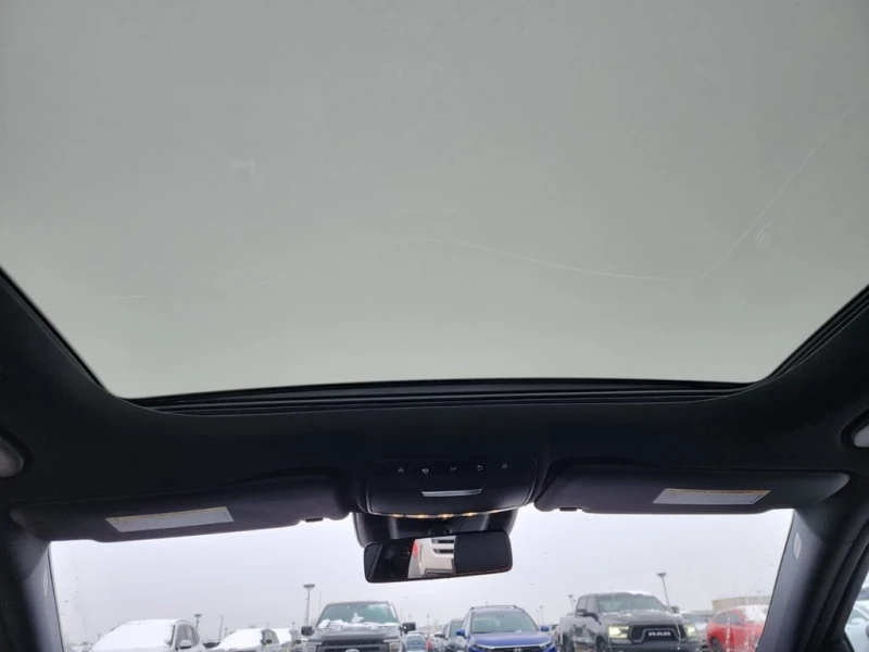 Mercedes-Benz E 300 CARFAX, снимка 12 - Автомобили и джипове - 53283281