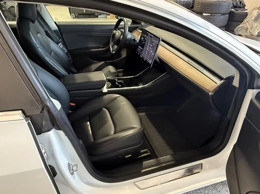 Tesla Model 3  4х4 Европейска Long Range, снимка 7 - Автомобили и джипове - 52997864