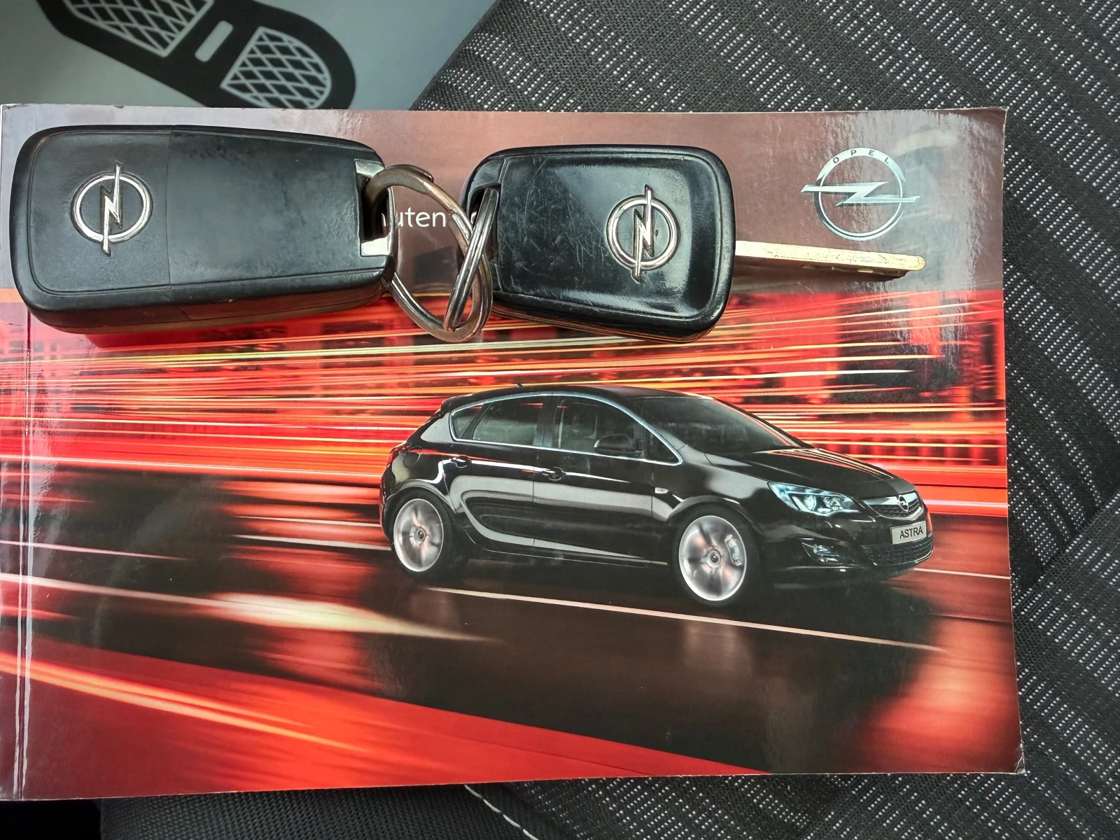 Opel Astra 1.7 TDCI PERFEKTNA, снимка 13 - Автомобили и джипове - 53816712