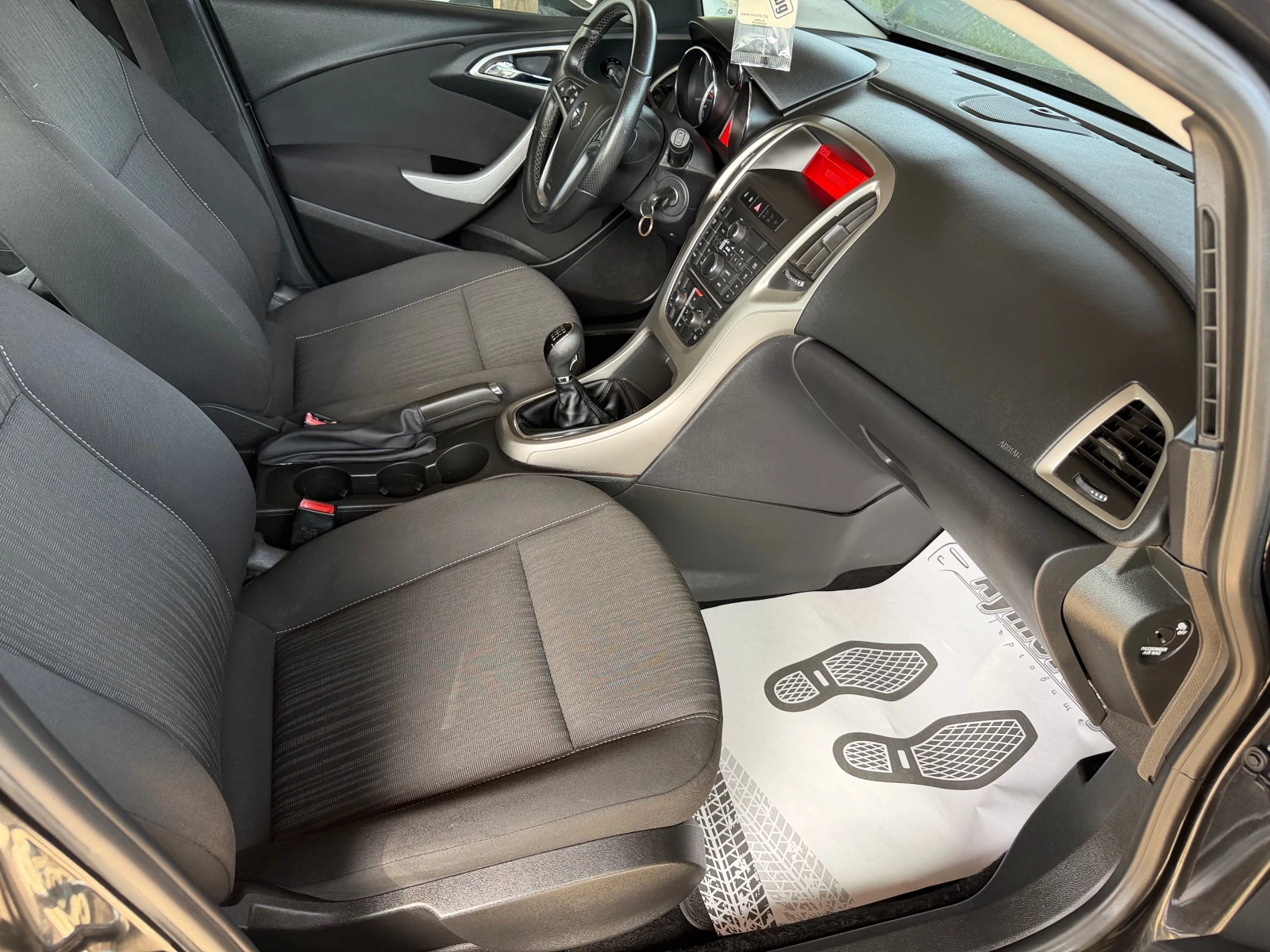 Opel Astra 1.7 TDCI PERFEKTNA, снимка 9 - Автомобили и джипове - 53816712