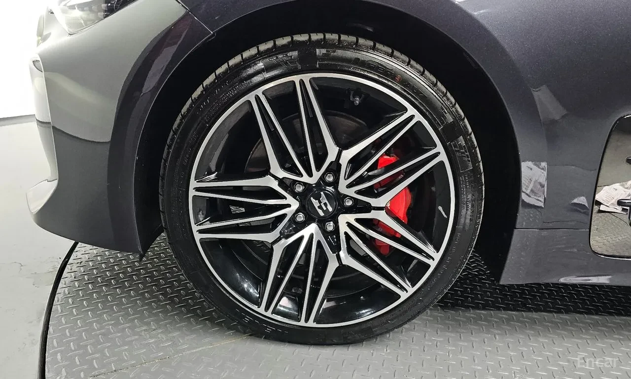 Kia Stinger GT AWD* HEAD-UP* ПОДГРЕВ* ОБДУХВАНЕ* 360 КАМЕРИ, снимка 5 - Автомобили и джипове - 54354897