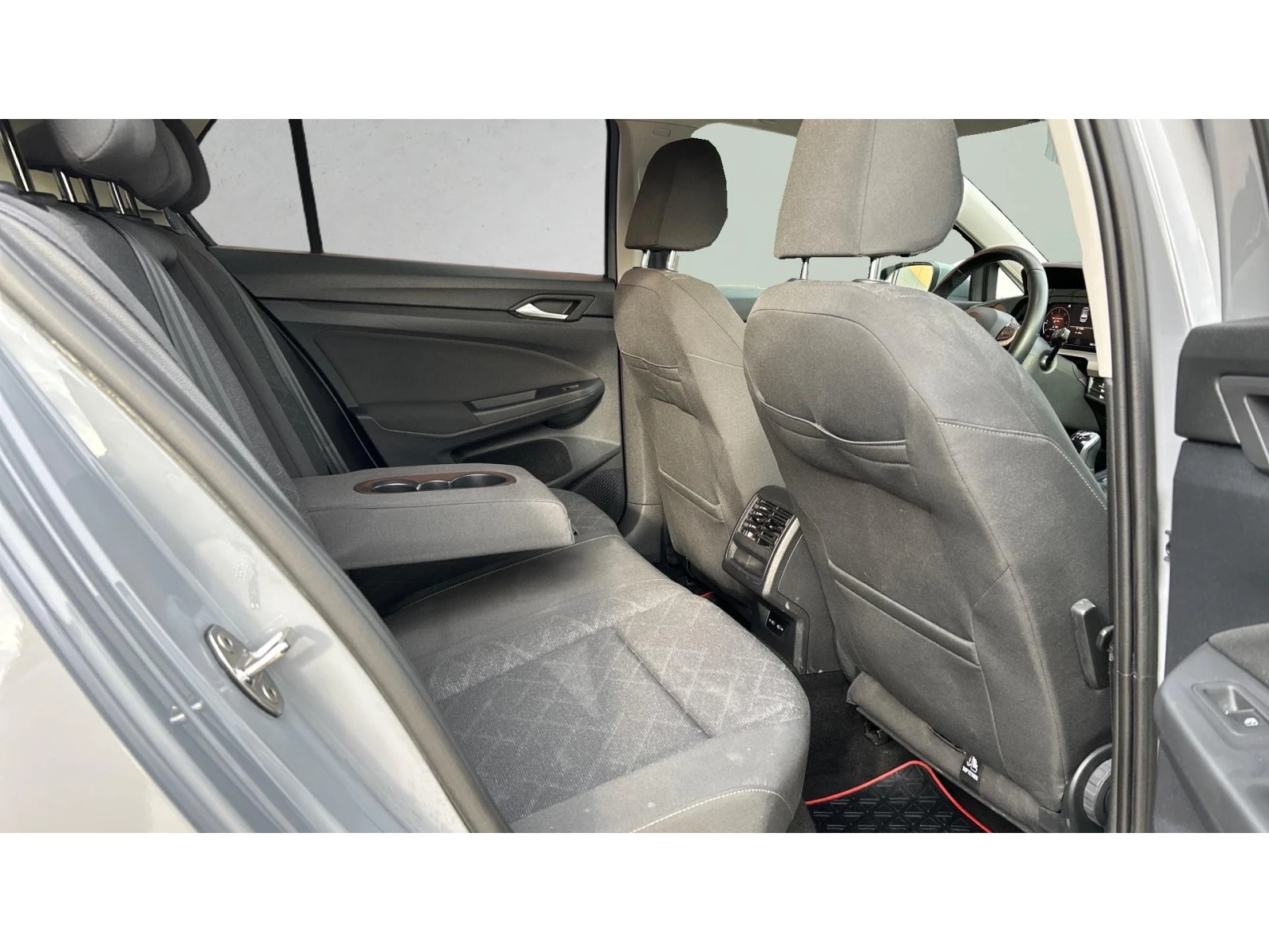 VW Golf 2.0 TDi M/T, Месечна вноска от 255  , снимка 10 - Автомобили и джипове - 54408382