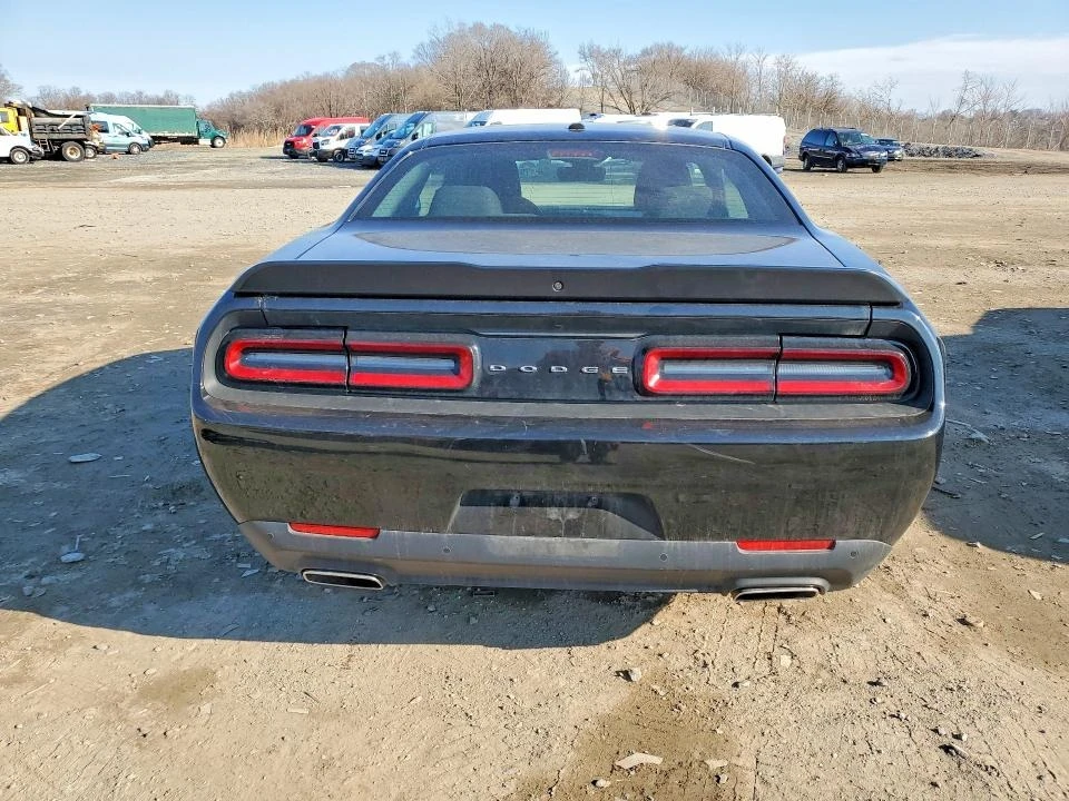 Dodge Challenger, снимка 6 - Автомобили и джипове - 54706111