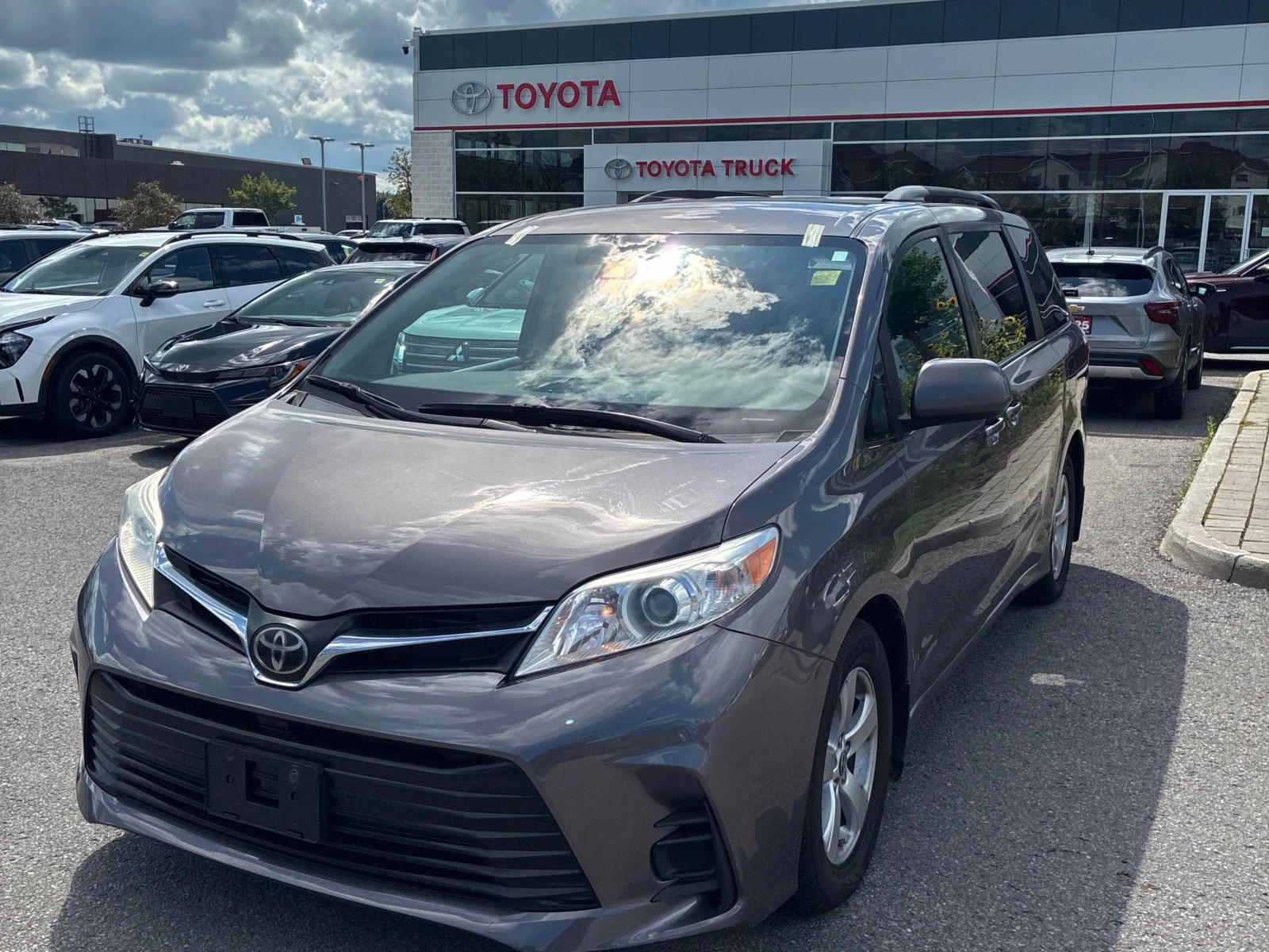 Toyota Sienna * LE * АВТОКРЕДИТ БЕЗ ПЪРВОНАЧАЛНА ВНОСКА* 