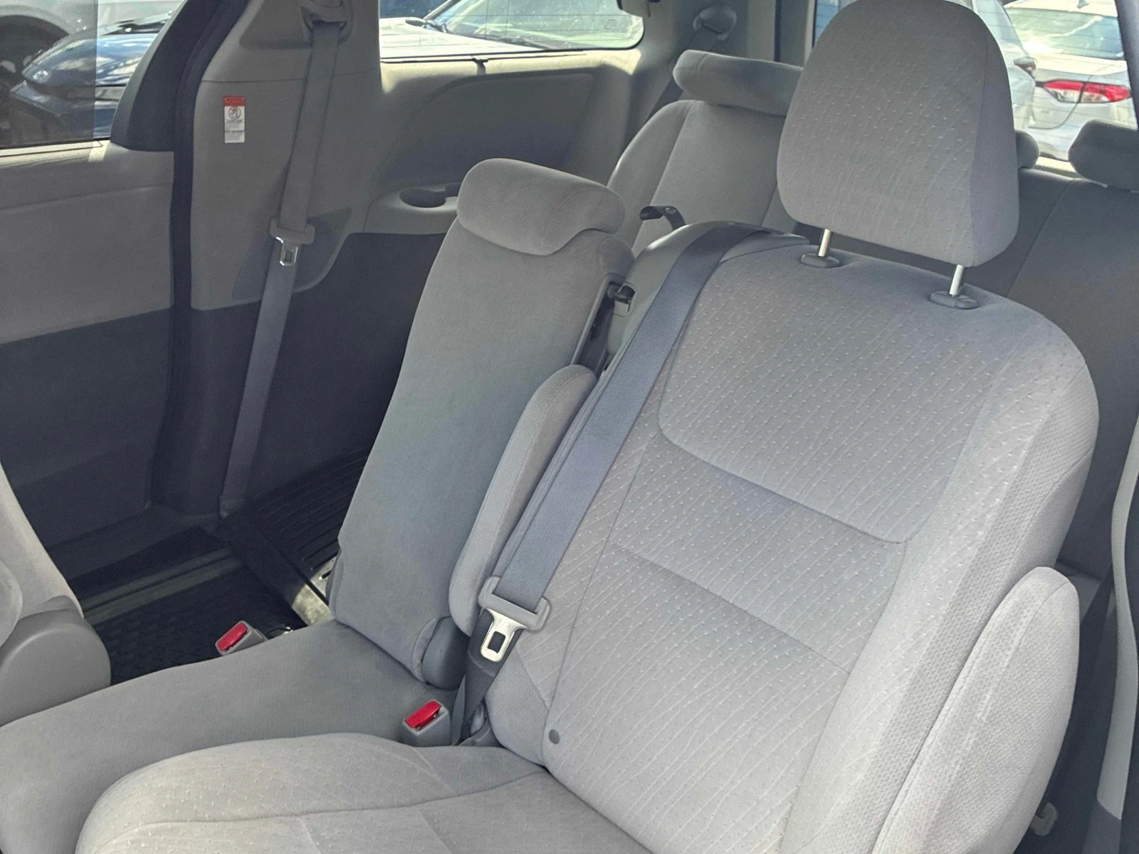 Toyota Sienna * LE * АВТОКРЕДИТ БЕЗ ПЪРВОНАЧАЛНА ВНОСКА* , снимка 11 - Автомобили и джипове - 55987230