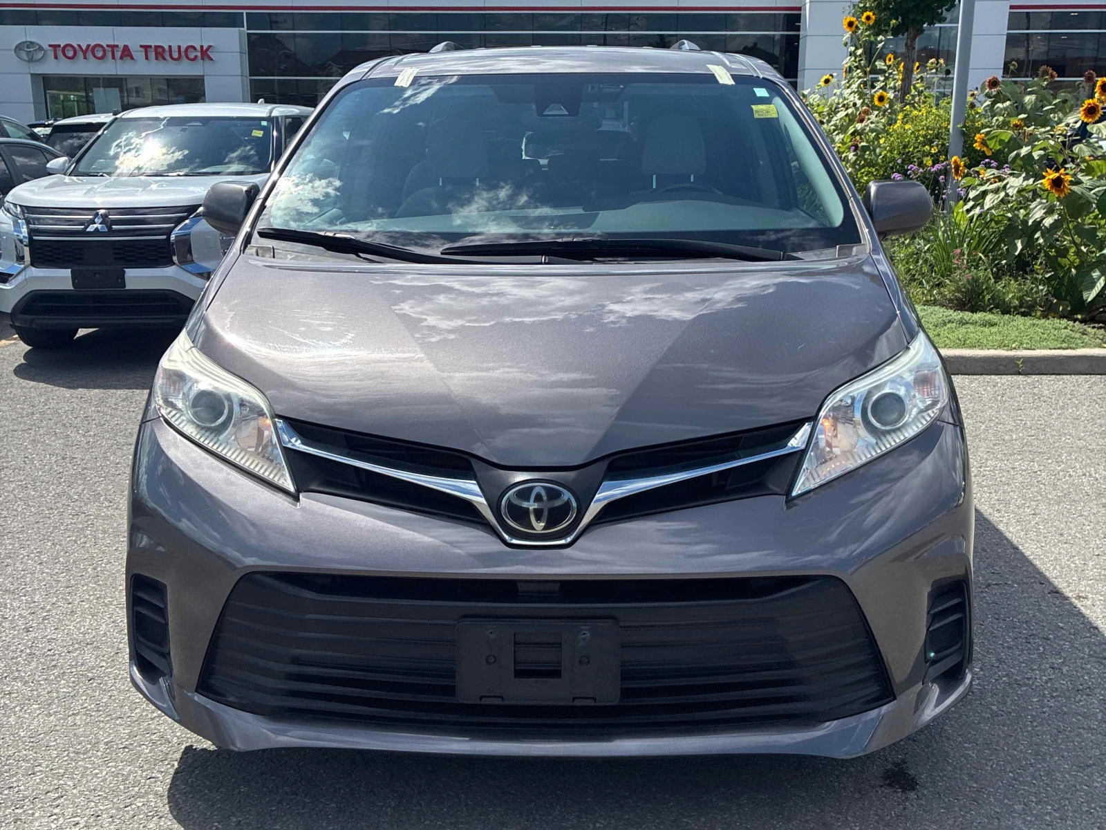 Toyota Sienna * LE * АВТОКРЕДИТ БЕЗ ПЪРВОНАЧАЛНА ВНОСКА* , снимка 6 - Автомобили и джипове - 55987230