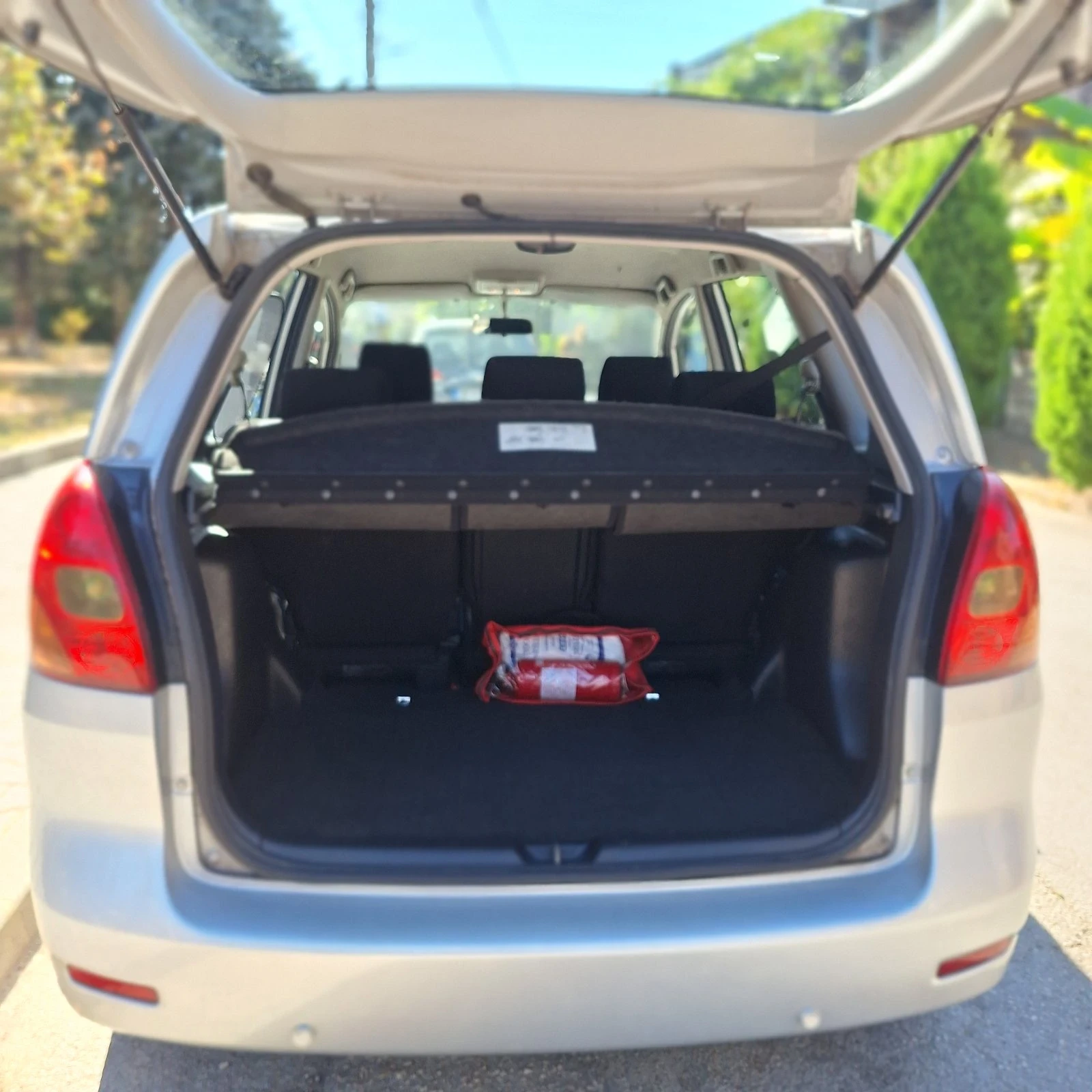 Toyota Corolla verso 1, 6, снимка 10 - Автомобили и джипове - 56346905