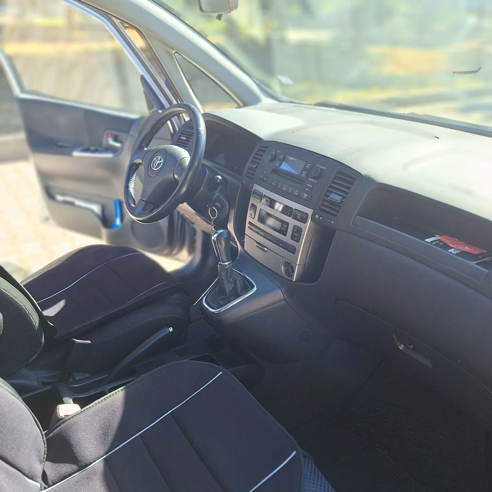 Toyota Corolla verso 1, 6, снимка 7 - Автомобили и джипове - 56346905