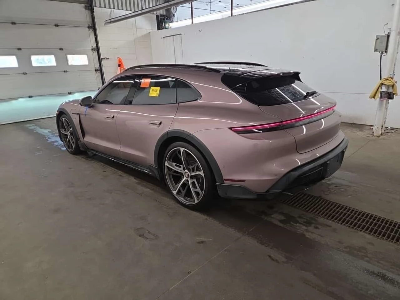 Porsche Taycan * 4 * CARFAX * ��� ������������ ������ | Mobile.bg � ����������� 4