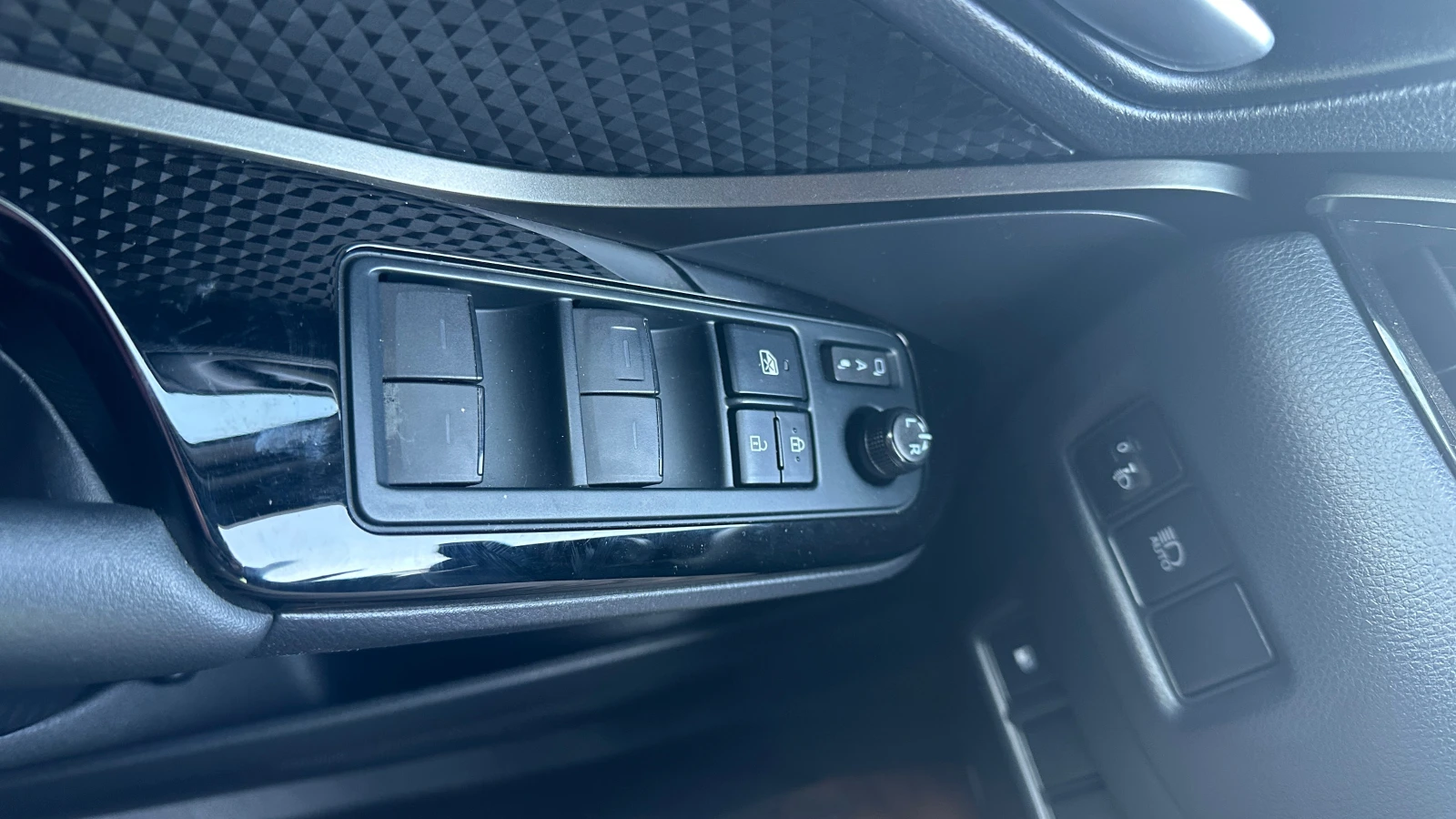 Toyota C-HR 2.0 Hybrid, Face Lift, �������� | Mobile.bg � ����������� 16